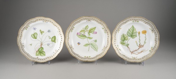 Auction 146<br>DREI RUNDE PLATTEN 'FLORA DANICA'