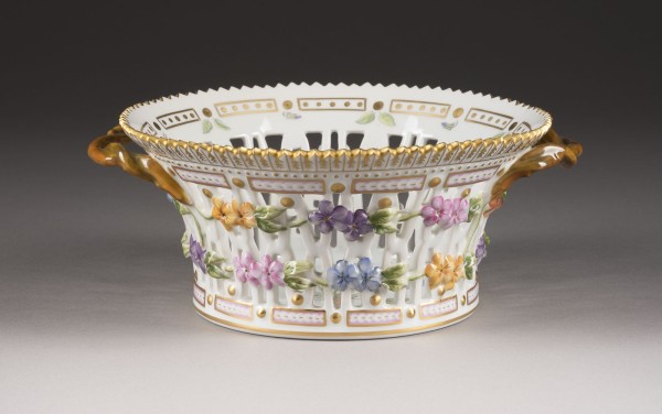 Auction 146<br>RUNDE KORBSCHALE 'FLORA DANICA'