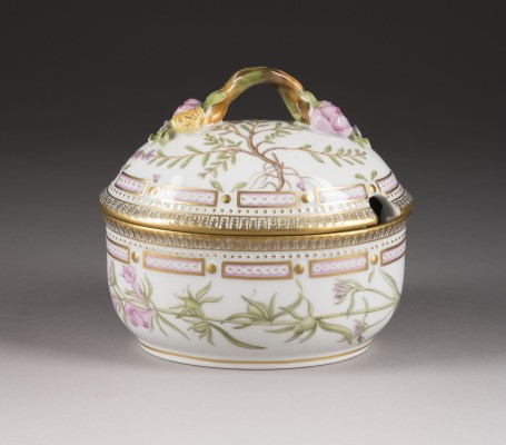 Auction 146<br>KLEINE DECKELTERRINE 'FLORA DANICA'