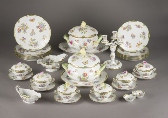 Auktion 146<br>32-TEILIGES SPEISESERVICE 'VICTORIA'