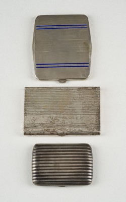 Auction 146<br>KONVOLUT VON ZWEI ZIGARETTENETUIS UND EINEM KARTENETUI