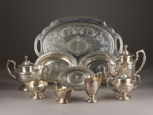 Auction 146<br>NEUN-TEILIGES KAFFEE-/TEE-KERNSTÜCK 'LOUIS XIV'