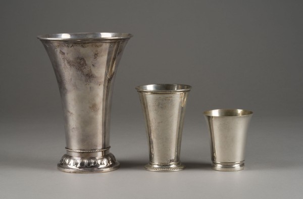 Auction 146<br>ZWEI BECHER UND VASE
