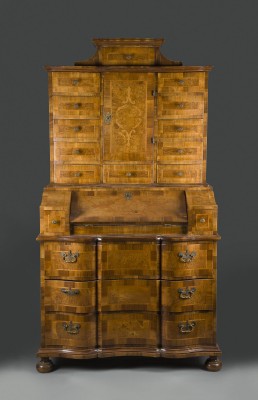Auction 146<br>TABERNAKEL AUFSATZSEKRETÄR