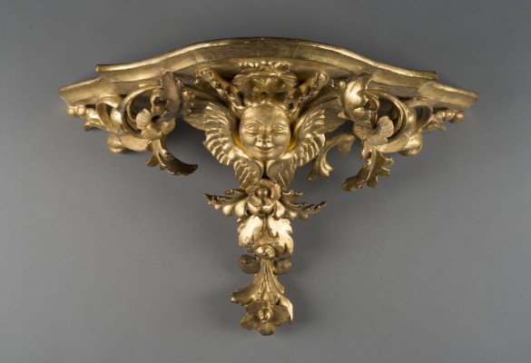 Auction 146<br>WANDKONSOLE MIT GEFLÜGELTEM PUTTOKOPF