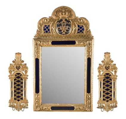 Auction 146<br>DREITEILIGES KÖNIGLICHES SPIEGEL ENSEMBEL FREDERIK IV.