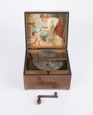 Auction 146<br>POLYPHON / LOCHPLATTENSPIELDOSE