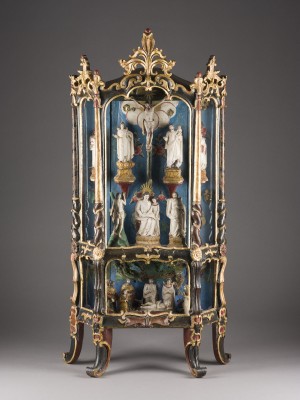 Auction 146<br>KONVOLUT VON 20 SAKRALEN FIGUREN IN EINER VITRINE