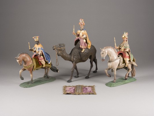 Auction 146<br>KRIPPENFIGUREN: 'DIE HEILIGEN DREI KÖNIGE MIT REITTIEREN'