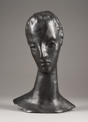 Auction 146<br>MÄDCHENKOPF AUF SCHLANKEM HALS ('KOPF DER GROSSEN SINNENDEN')