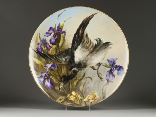 Auction 147<br>MASSIVE PLATTE MIT DEM VOGEL
