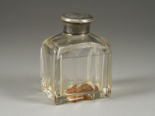 Auktion 147<br>SILBERMONTIERTER FLAKON