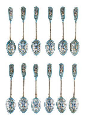 Auction 147<br>SATZ VON ZWÖLF CLOISONNÉ-EMAIL-LÖFFELN