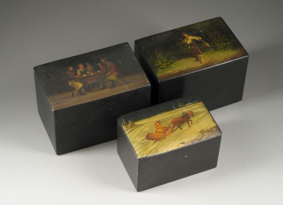 Auktion 147<br>SAMMLUNG VON DREI LACKDOSEN MIT BÄUERLICHEN SZENEN