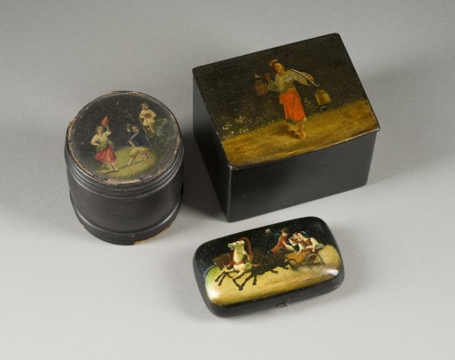 Auction 147<br>SAMMLUNG VON DREI LACKDOSEN MIT BÄUERLICHEN SZENEN