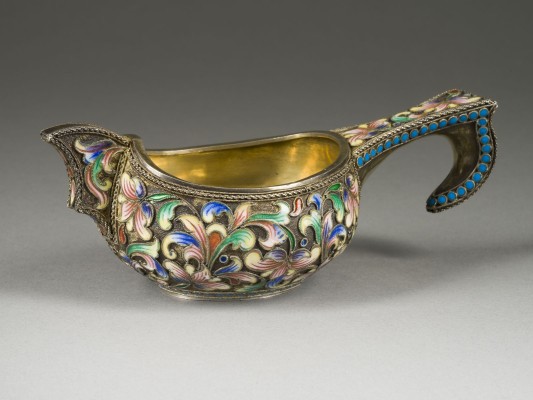 Auction 147<br>CLOISONNÉ-EMAIL-KOWSCH MIT BLATTRANKEN