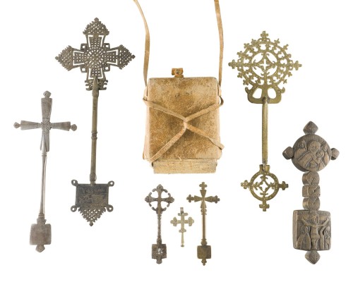 Auktion 147<br>SAMMLUNG VON SIEBEN KOPTISCHEN KREUZEN UND EINES KOPTISCHEN MANUSKRIPTS MIT HEILIGEN