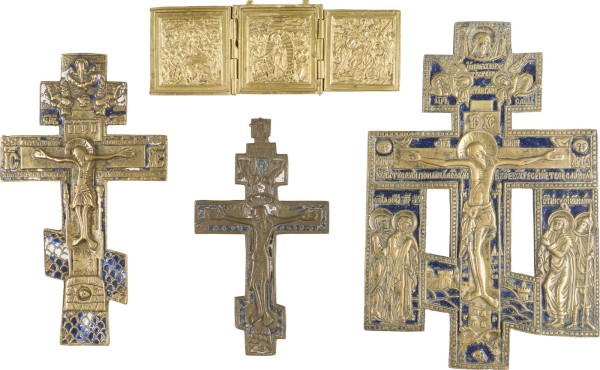 Bild SAMMLUNG VON VIER BRONZE-IKONEN: KRUZIFIXE SOWIE EIN TRIPTYCHON