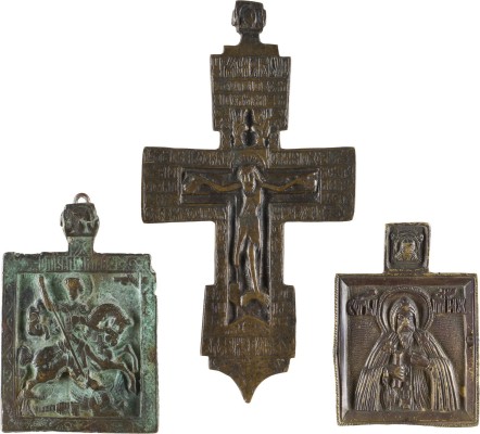 Bild SAMMLUNG VON DREI BRONZE-IKONEN: SELTENES KRUZIFIX, HEILIGER TICHON SOWIE HEILIGER GEORG, DER DRACHENTÖTER