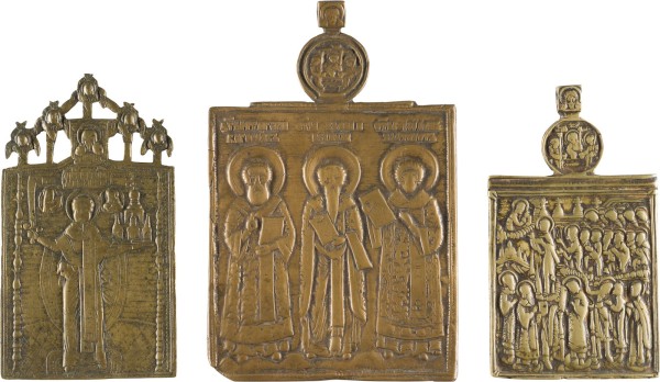 Auktion 147<br>SAMMLUNG VON DREI BRONZE-IKONEN: SCHLEIERWUNDER (POKROW) SOWIE AUSGEWÄHLTE HEILIGE
