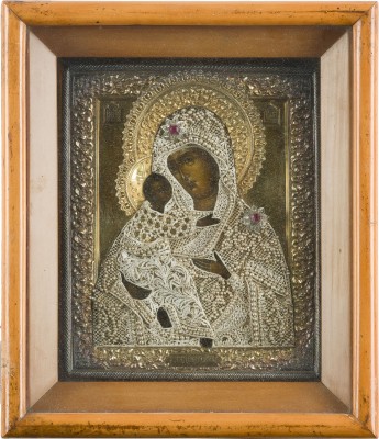 Auction 147<br>KLEINE IKONE MIT DER GOTTESMUTTER VON WLADIMIR (WLADIMIRSKAJA) MIT VERMEIL-OKLAD IM KIOT