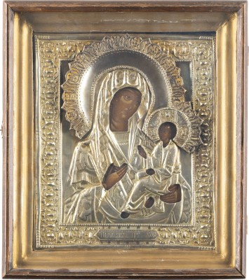 Auktion 147<br>IKONE MIT DER GOTTESMUTTER VON TICHWIN (TICHWINSKAJA) MIT OKLAD IM KIOT