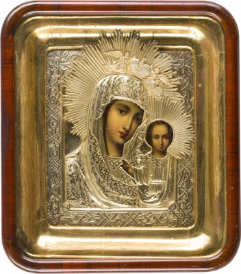 Auktion 147<br>FEINE IKONE MIT DER GOTTESMUTTER VON KASAN (KASANSKAJA) MIT VERMEIL-OKLAD IM KIOT