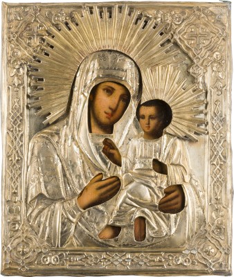 Auktion 147<br>IKONE MIT DER GOTTESMUTTER VON TICHWIN (TICHWINSKAJA) MIT OKLAD