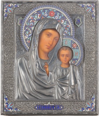 Auction 147<br>SEHR FEINE IKONE MIT DER GOTTESMUTTER VON KASAN (KASANSKAJA) MIT CLOISONNÉ-EMAIL-OKLAD