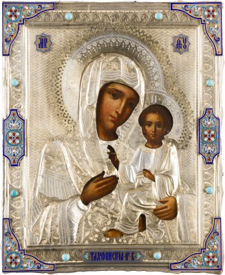 Auction 147<br>KLEINE IKONE MIT DER GOTTESMUTTER VON TICHWIN (TICHWINSKAJA) MIT VERMEIL- UND CLOISONNÉ-EMAIL-OKLAD