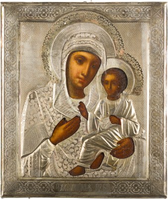 Auktion 147<br>GROSSE IKONE MIT DER GOTTESMUTTER VON TICHWIN (TICHWINSKAJA) MIT VERMEIL-OKLAD