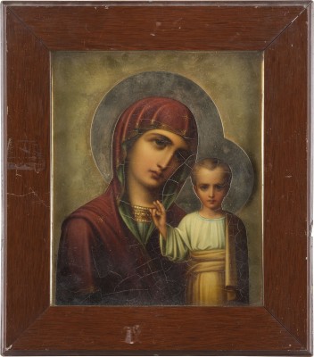 Auktion 147<br>FEINE IKONE MIT DER GOTTESMUTTER VON KASAN (KASANSKAJA) MIT VERMEIL-RIZA IM KIOT