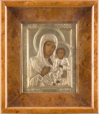 Auction 147<br>KLEINE IKONE MIT DER GOTTESMUTTER IWERSKAJA MIT VERMEIL-OKLAD IM KIOT