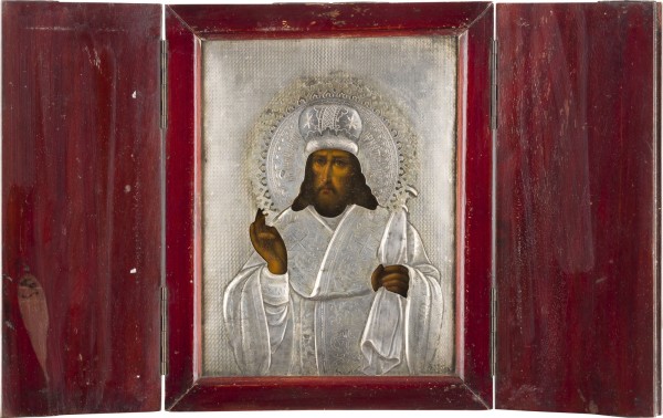Auction 147<br>KLEINE IKONE MIT DEM HEILIGEN INNOKENTIJ VON IRKUTSK MIT SILBER-OKLAD IM ETUI