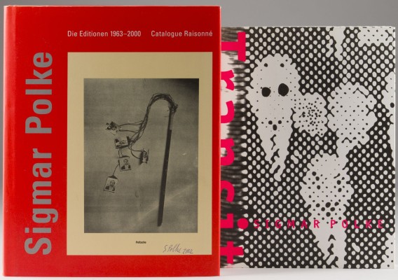 Bild ZWEI SIGNIERTE BÜCHER 'TRANSIT' (1996) UND 'DIE EDITIONEN 1963-2000' (2000)