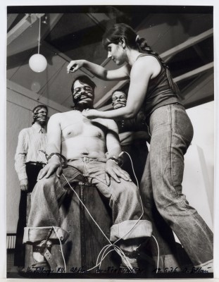 Auktion 149<br>3 SCHWARZ-WEIß FOTOGRAFIEN (1976)