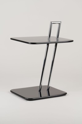 Auktion 149<br>BEISTELLTISCH 'OCCASIONAL TABLE'