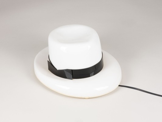 Auction 149<br>POP ART WANDLEUCHTE / TISCHLAMPE 'FEDORA HUT'