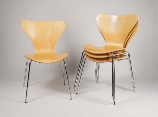 Auction 149<br>VIER STÜHLE MODELL '3107'