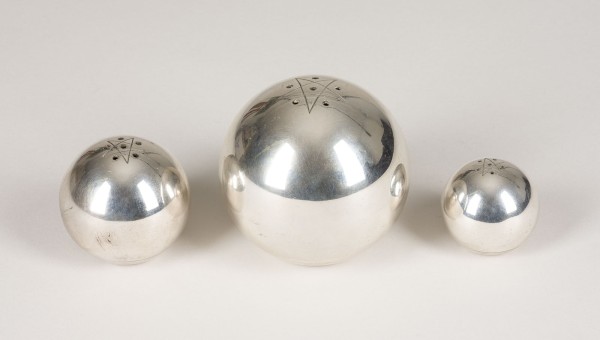 Auction 149<br>DREI PFEFFER- / SALZSTREUER VON CHRISTOFLE