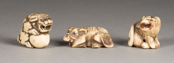 Bild DREI NETSUKE VON TIEREN AUS HIRSCHHORN