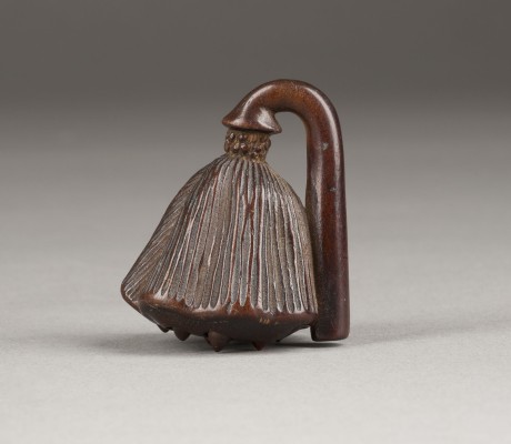 Picture EIN NETSUKE VON EINER LOTUSKAPSEL AUS HOLZ