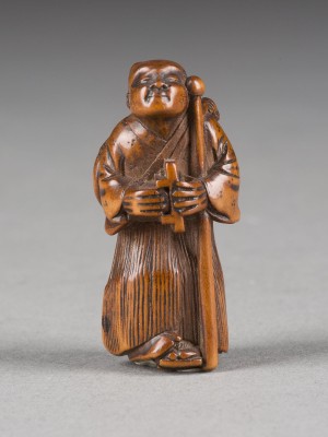 Bild EIN NETSUKE VON EINEM MANN AUS HOLZ