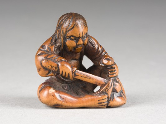 Auction 148<br>EIN NETSUKE VON EINEM SHOJO AUS HOLZ