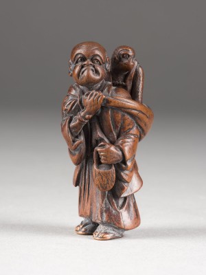 Auktion 148<br>EIN NETSUKE VON SARUMAWASHI AUS HOLZ