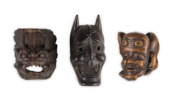 Bild DREI NETSUKE VON MASKEN AUS HOLZ