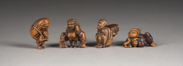Bild VIER NETSUKE VON MENSCHLICHEN FIGUREN AUS HOLZ