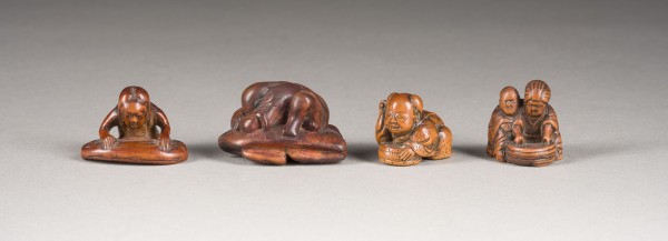 Bild VIER NETSUKE VON MENSCHLICHEN FIGUREN AUS HOLZ