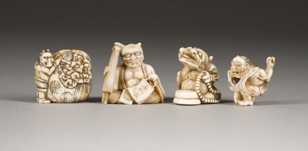 Bild VIER GESCHNITZTE NETSUKE VON ONI AUS ELFENBEIN