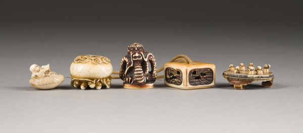 Bild FÜNF GESCHNITZTE NETSUKE AUS ELFENBEIN